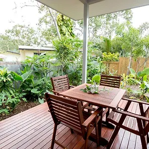https://island-cottages-nelly-bay.queenslandhotels.net
